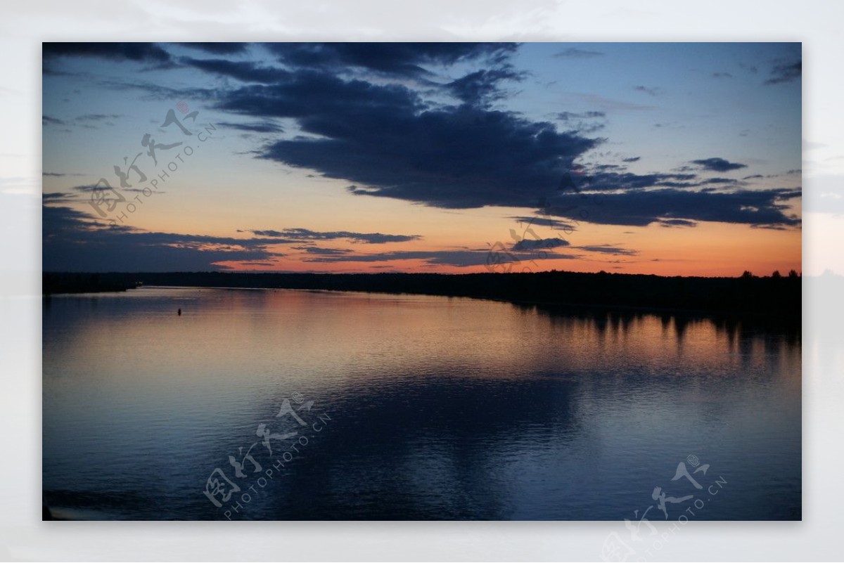 伏尔加河彩云图片