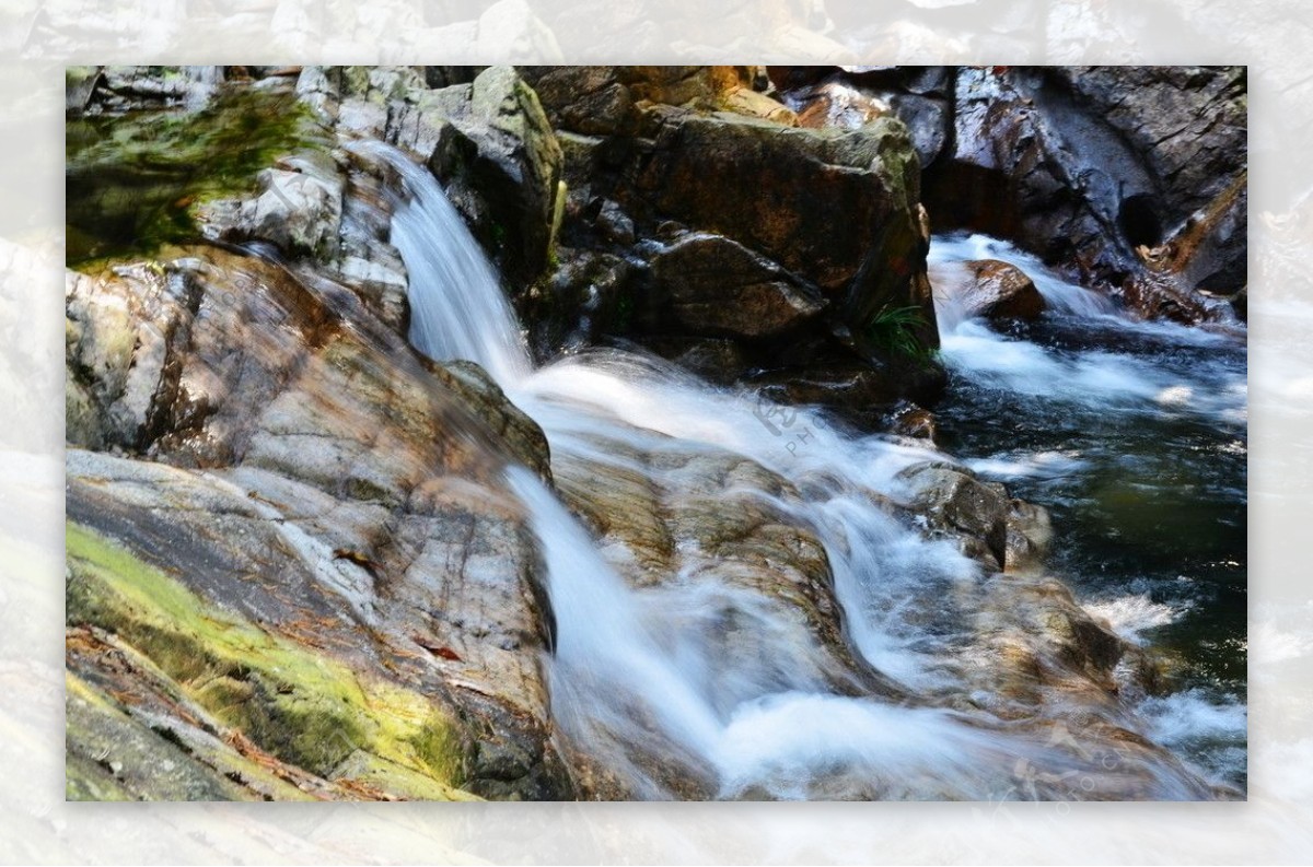 湖南莽山国家公园的清泉小溪图片