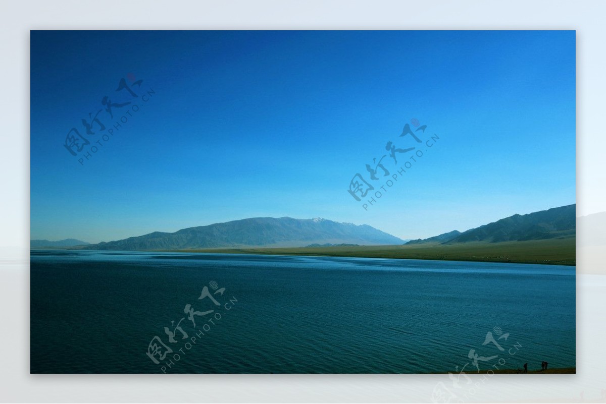 赛里木湖与果子沟拉索大桥图片