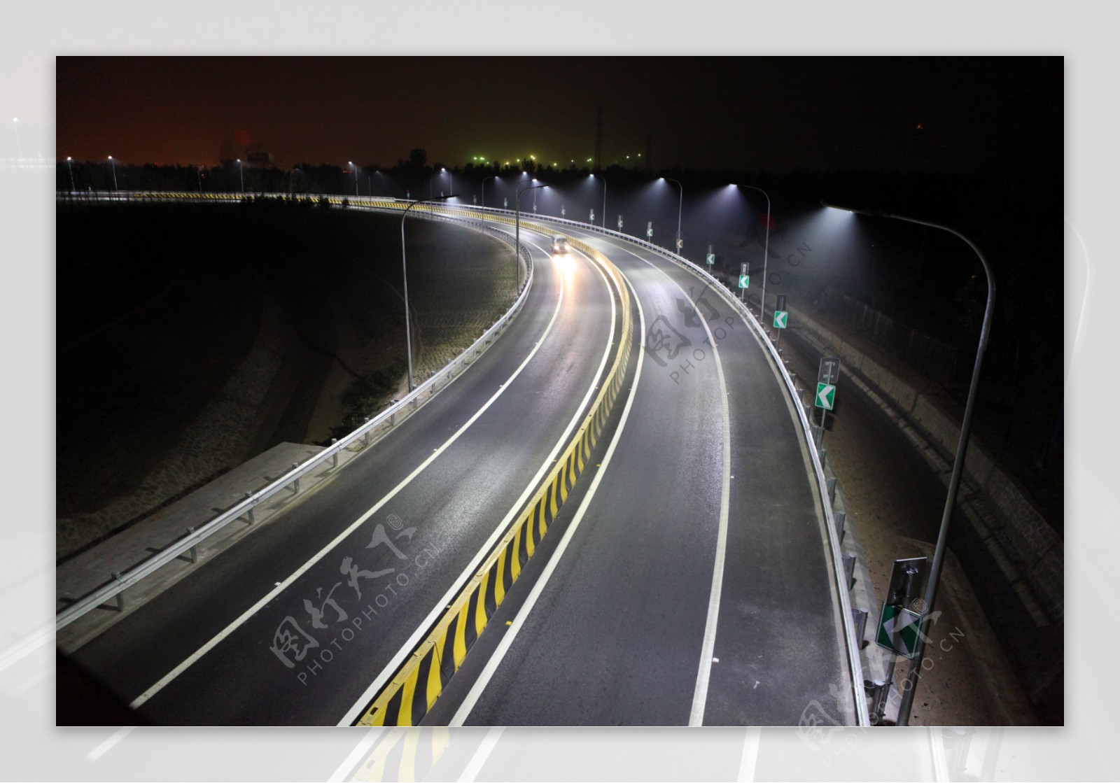 高速公路夜景图片