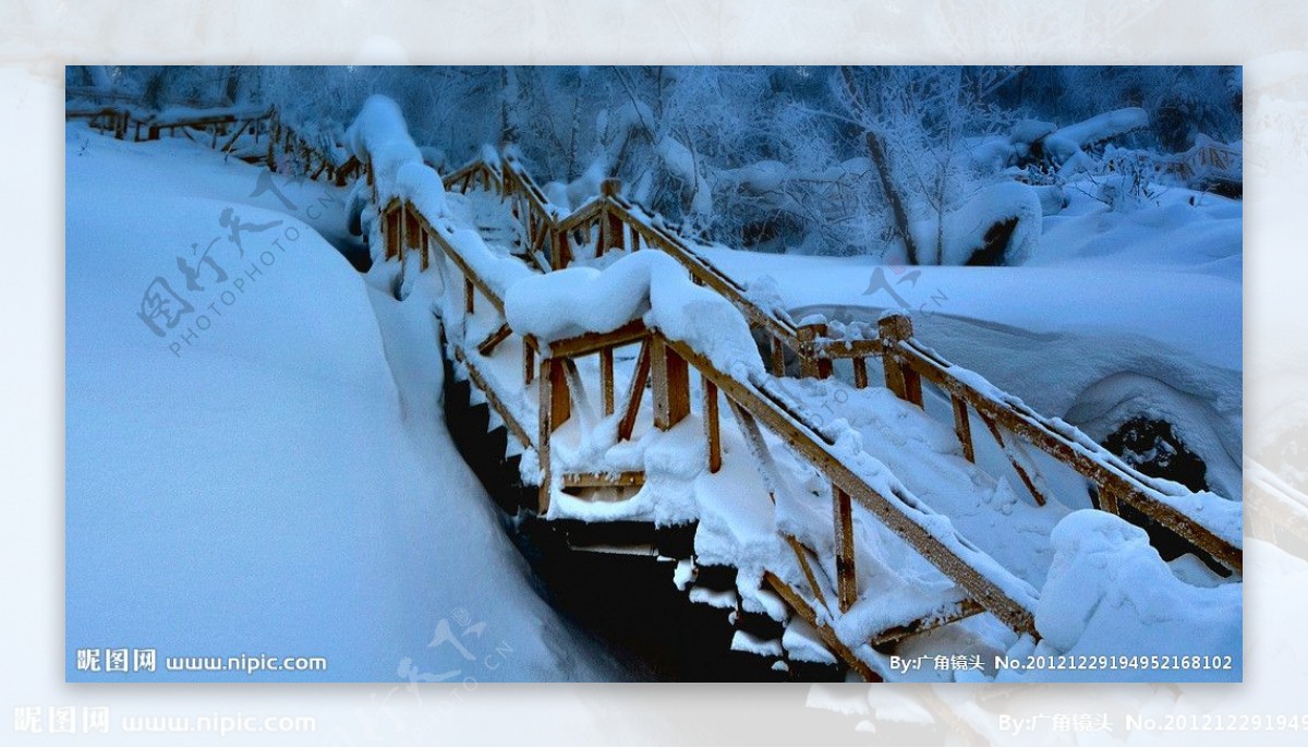 雪谷木桥图片