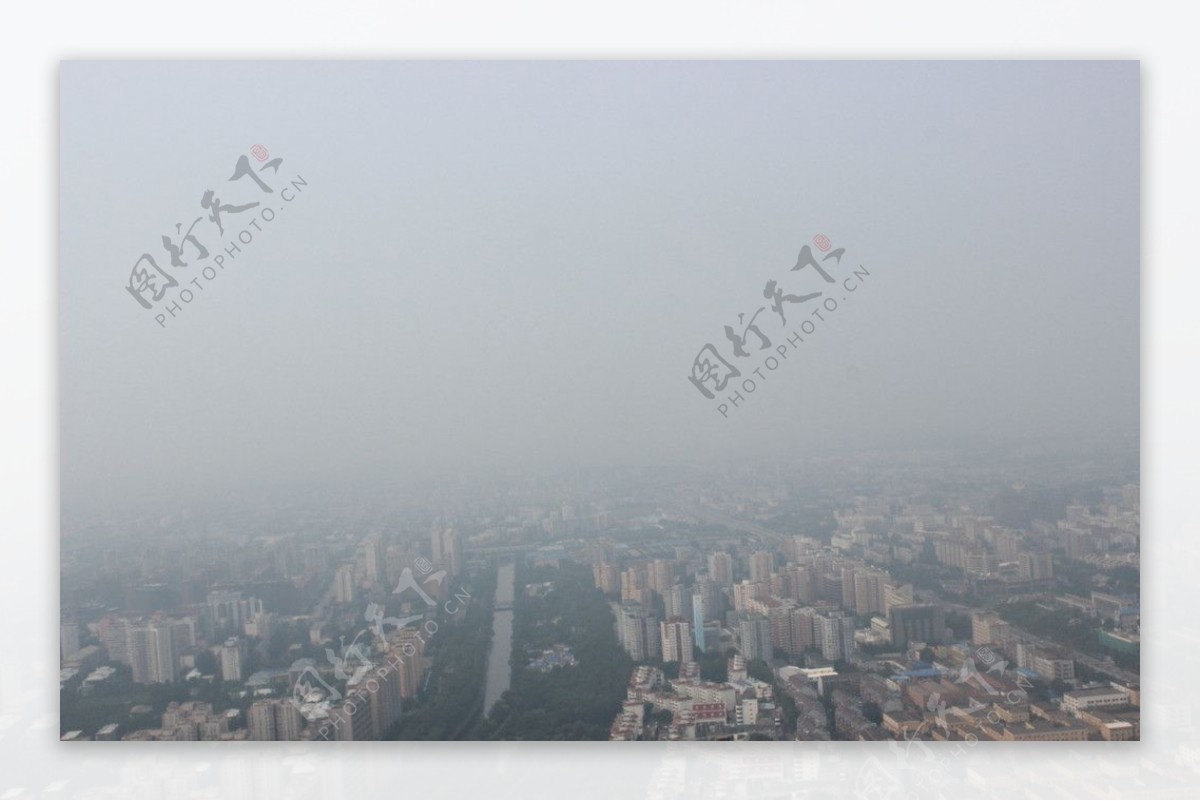 在北京中央电视塔远望图片