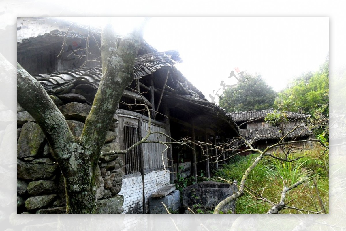 废弃的房子图片