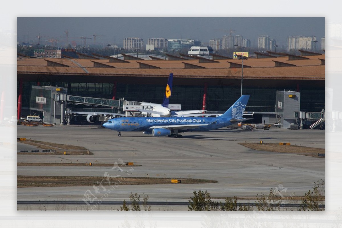 北京机场航站楼一角图片