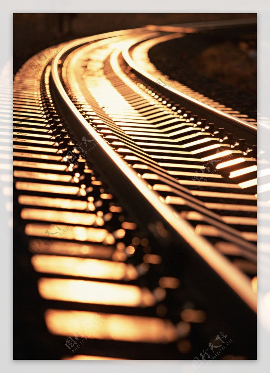 夕阳下的铁道图片