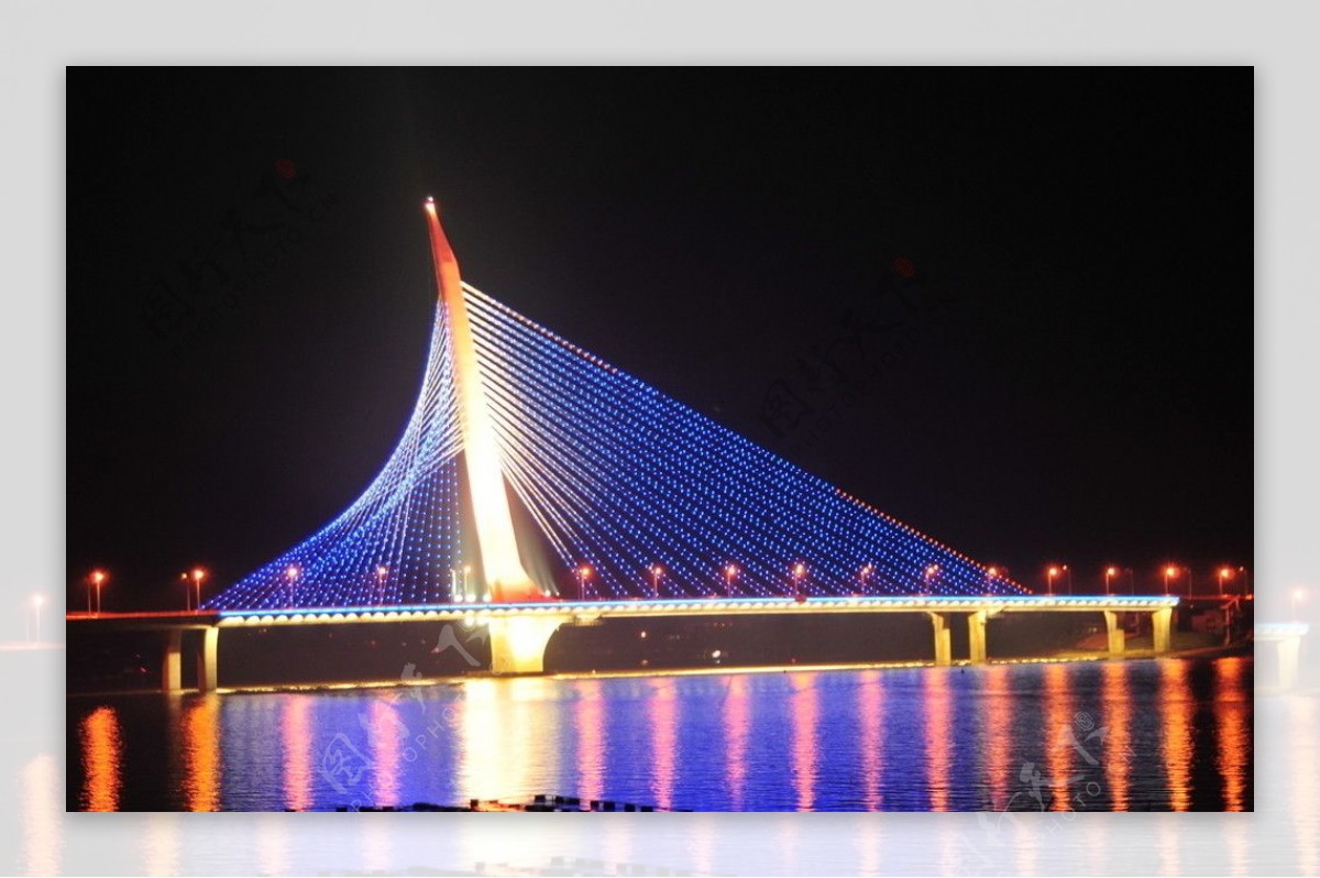 英雄大桥夜景图片