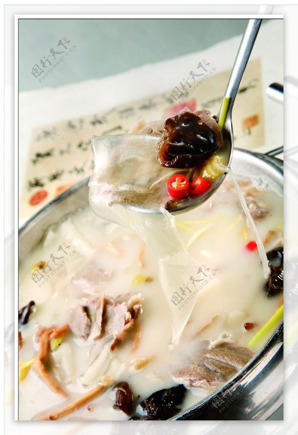 山菌鸡汤炖鱼丸图片