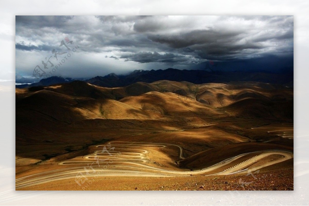 西藏公路山路图片