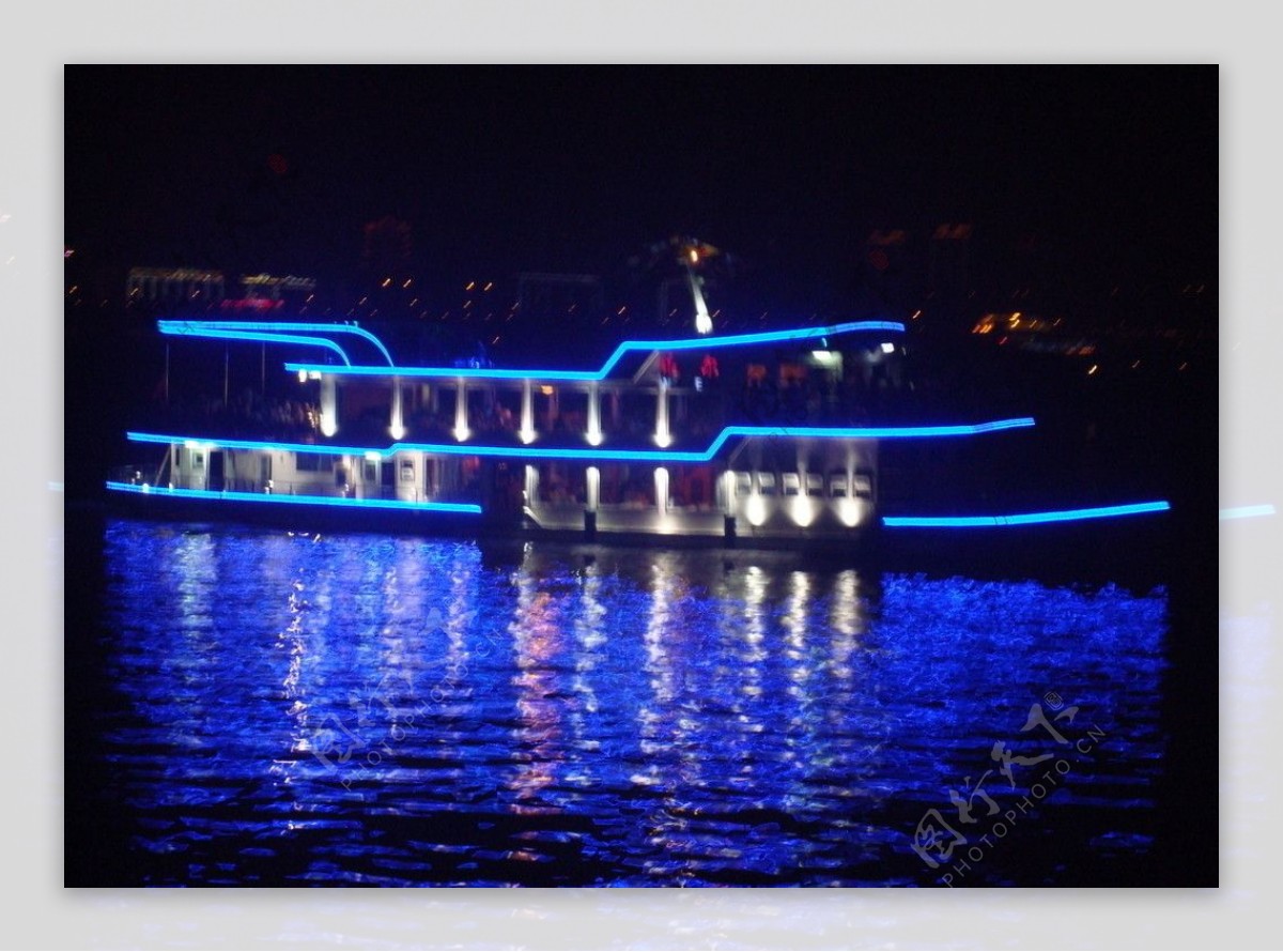轮船夜景图片