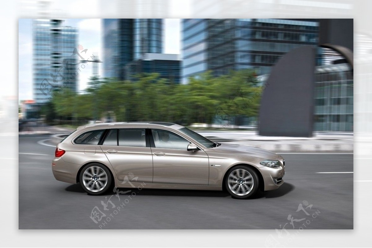 BMW5系休旅图片