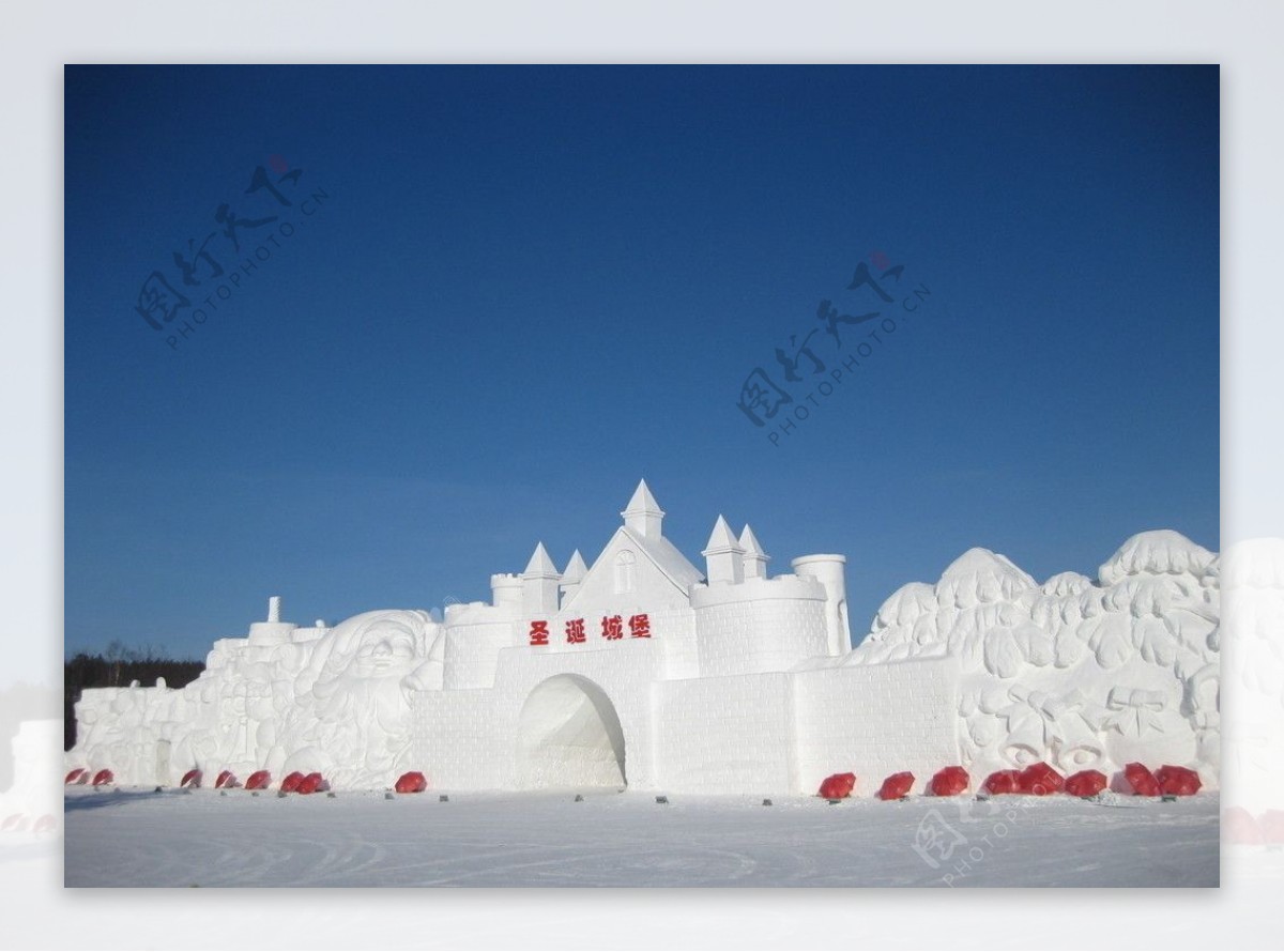 中国漠河圣诞村圣诞城堡大型雪雕图片