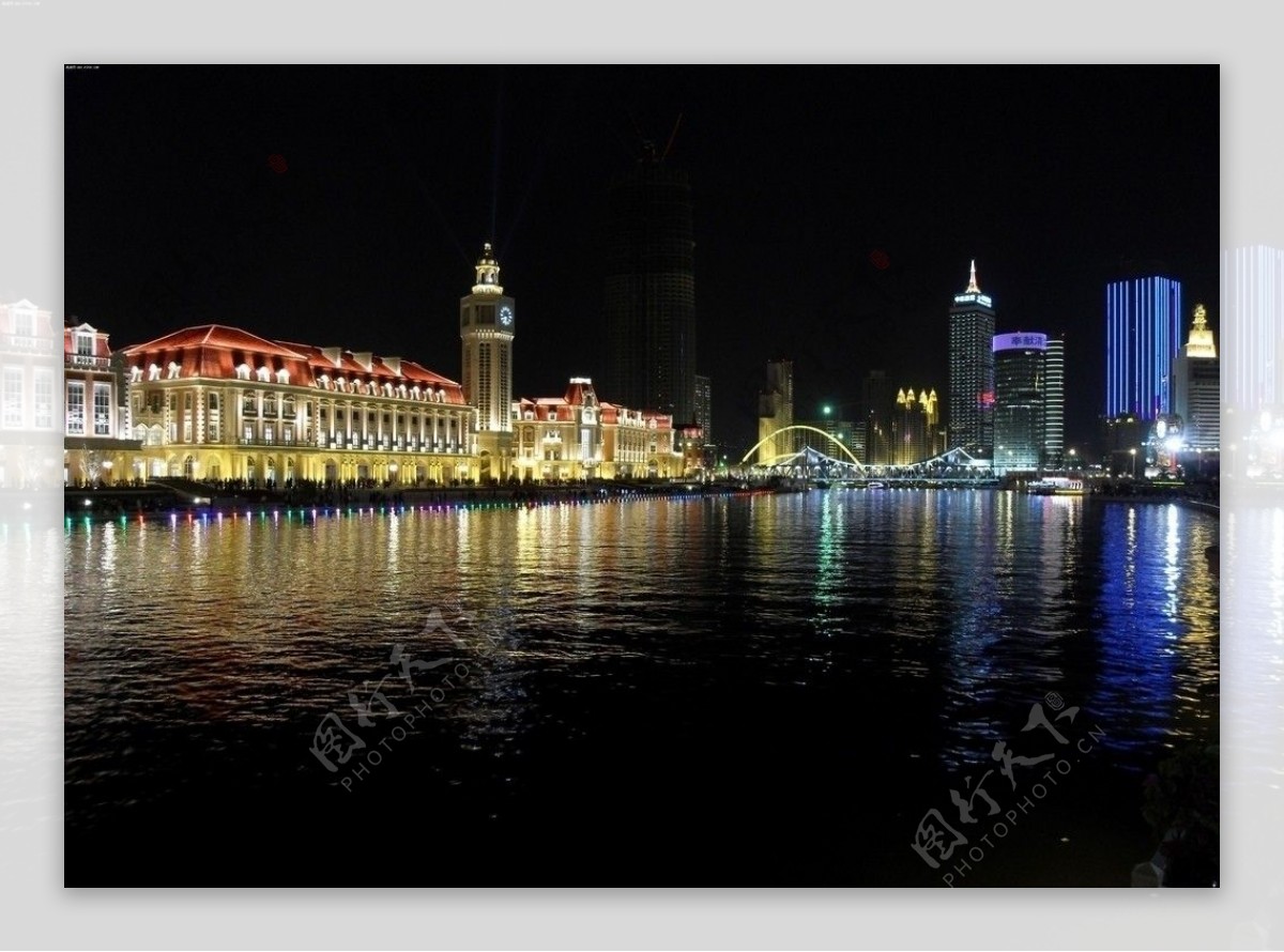 沿海城市夜景图片