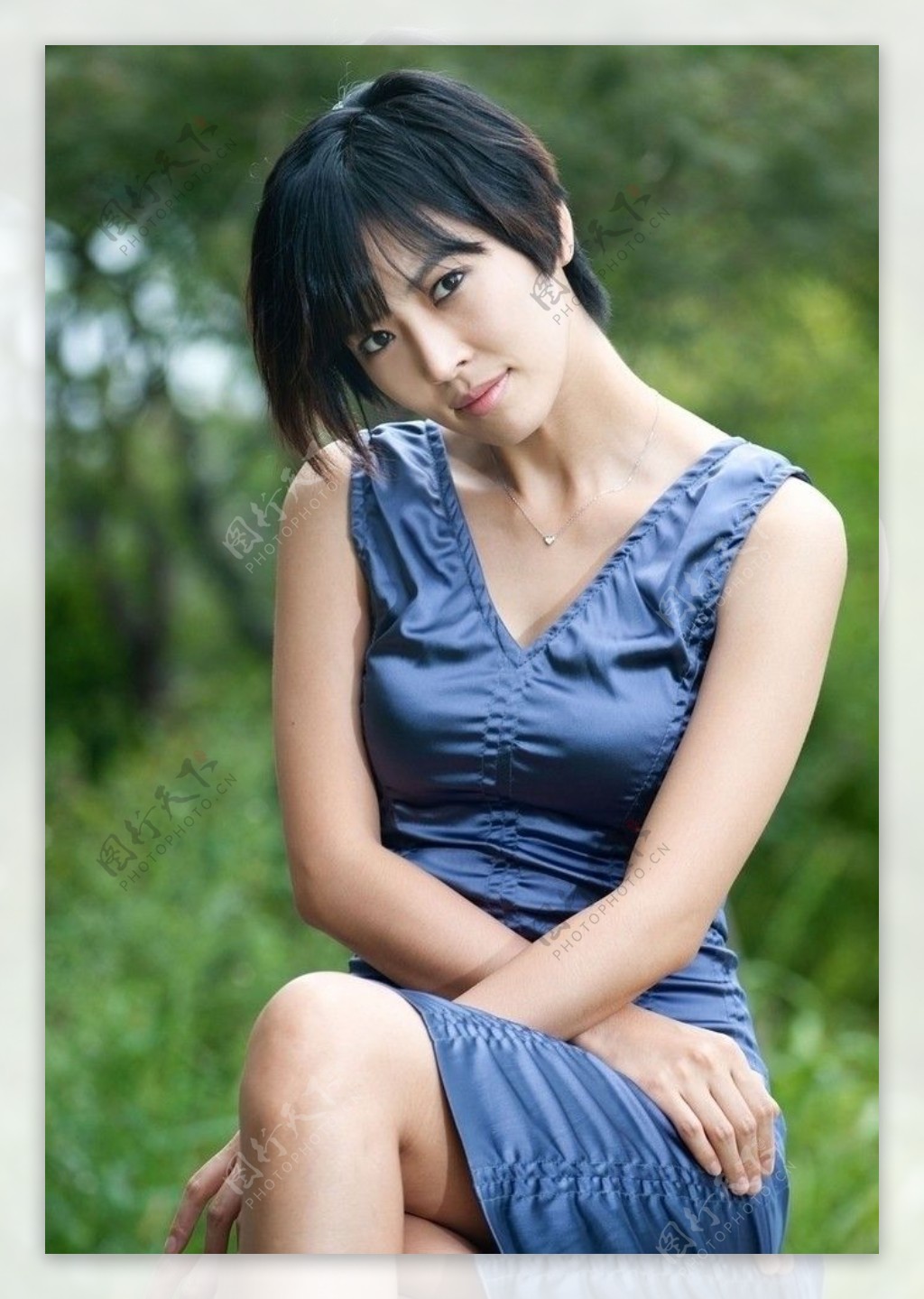 韩国美女演员明星金素妍图片