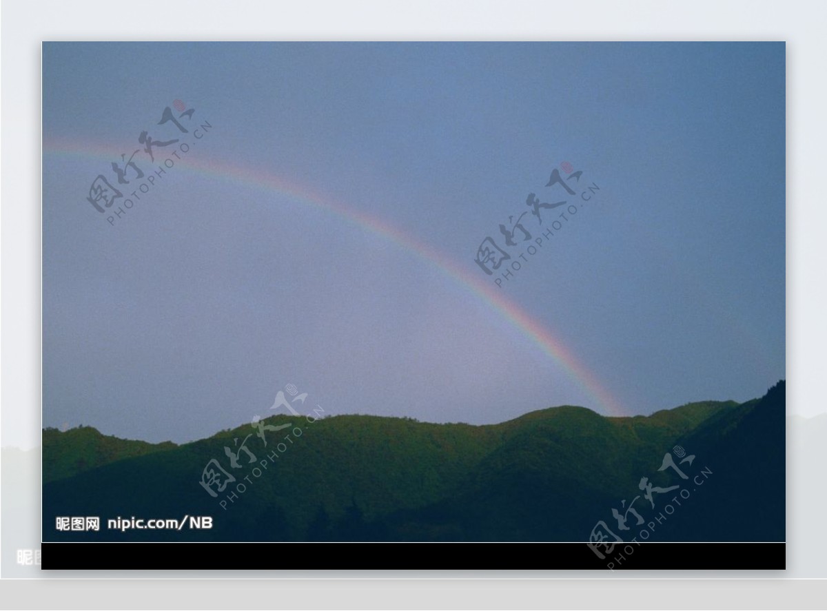 山上的彩虹图片