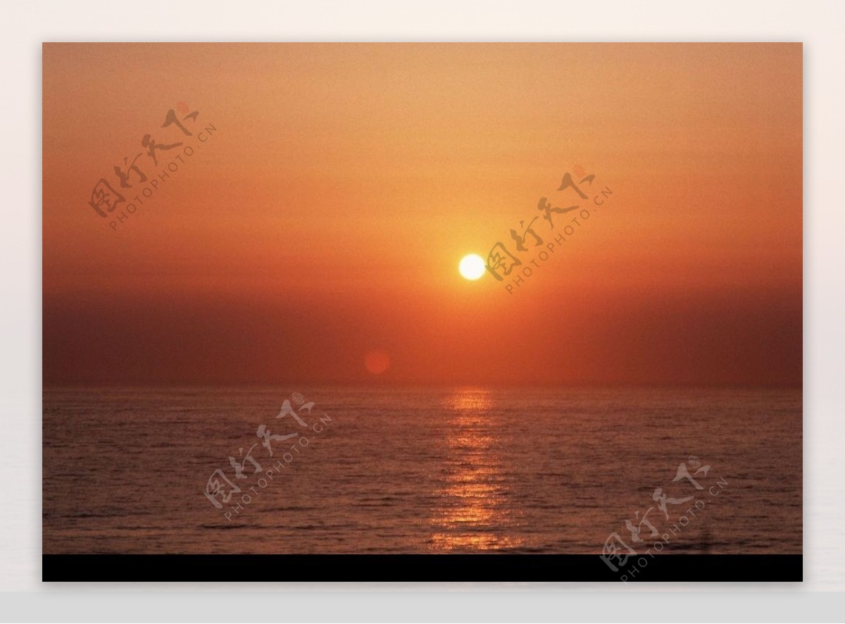 大海上夕阳图片