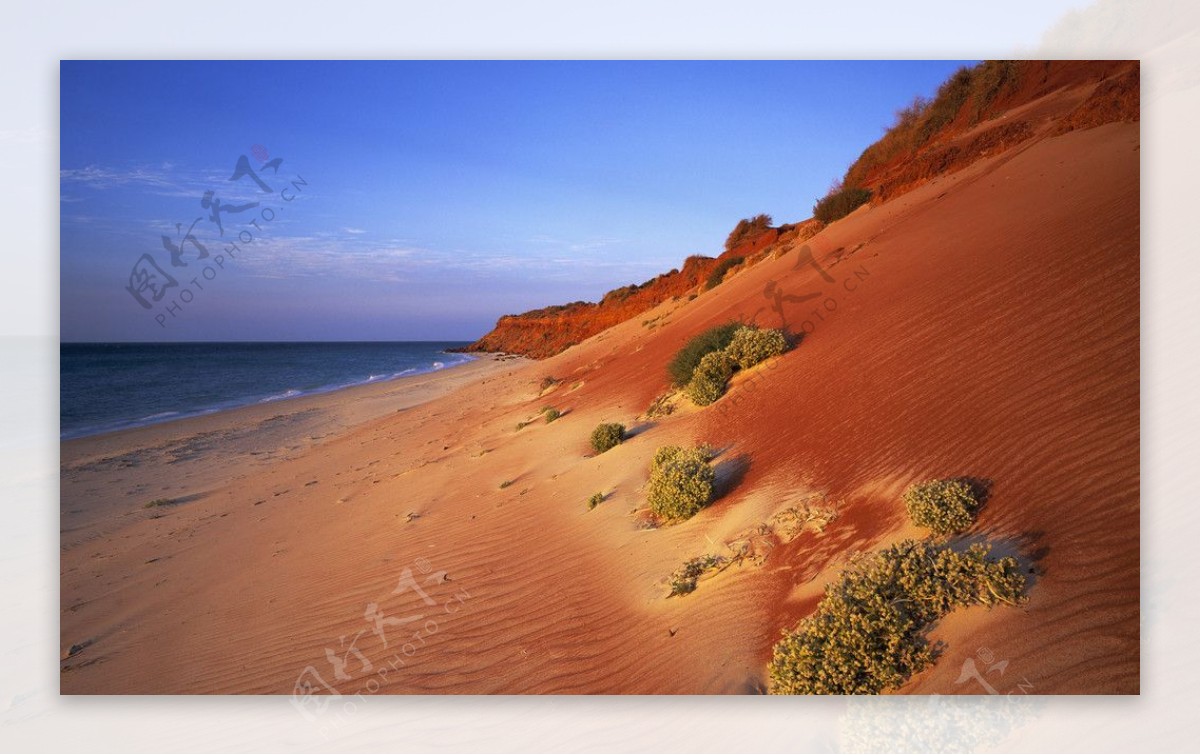 Windows7官方壁纸之沙漠海图片