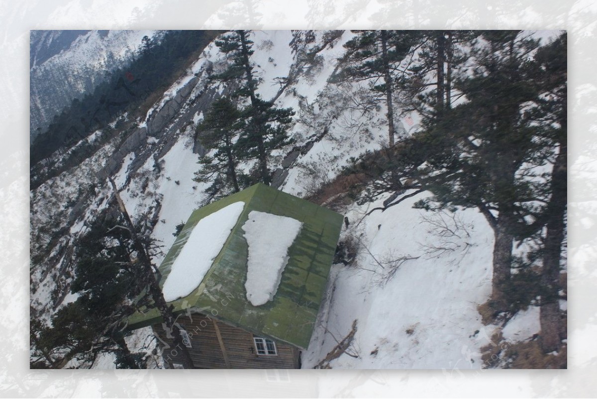 雪山屋顶图片