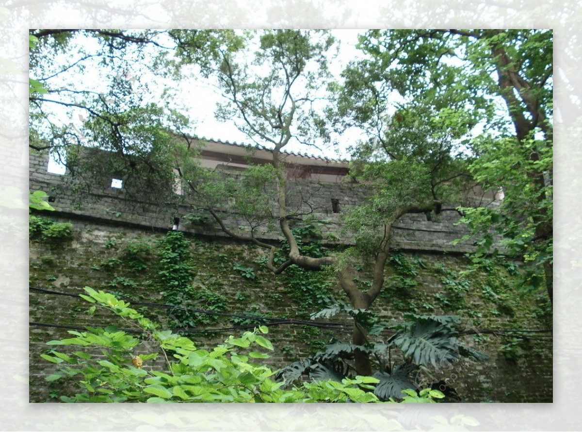 莲花山清代残旧古城墙图片