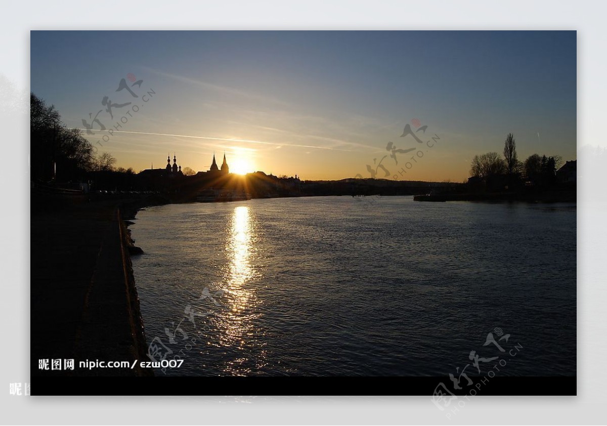 莱茵河的傍晚图片