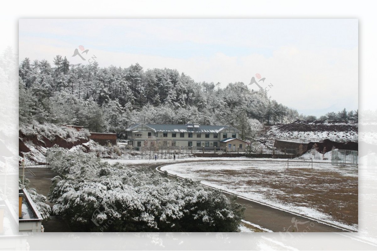 学院美景之雪景图片