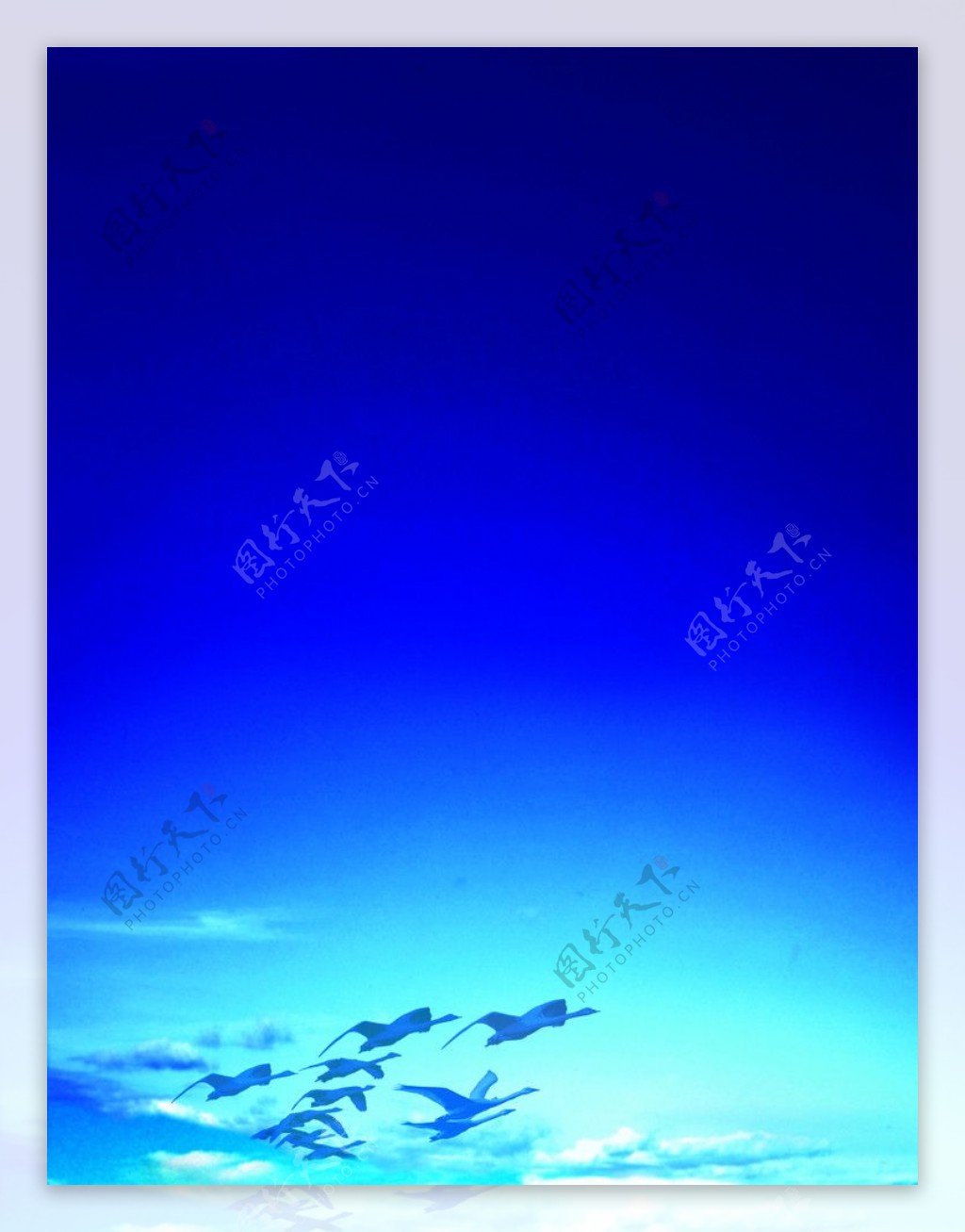 蓝色天空图片