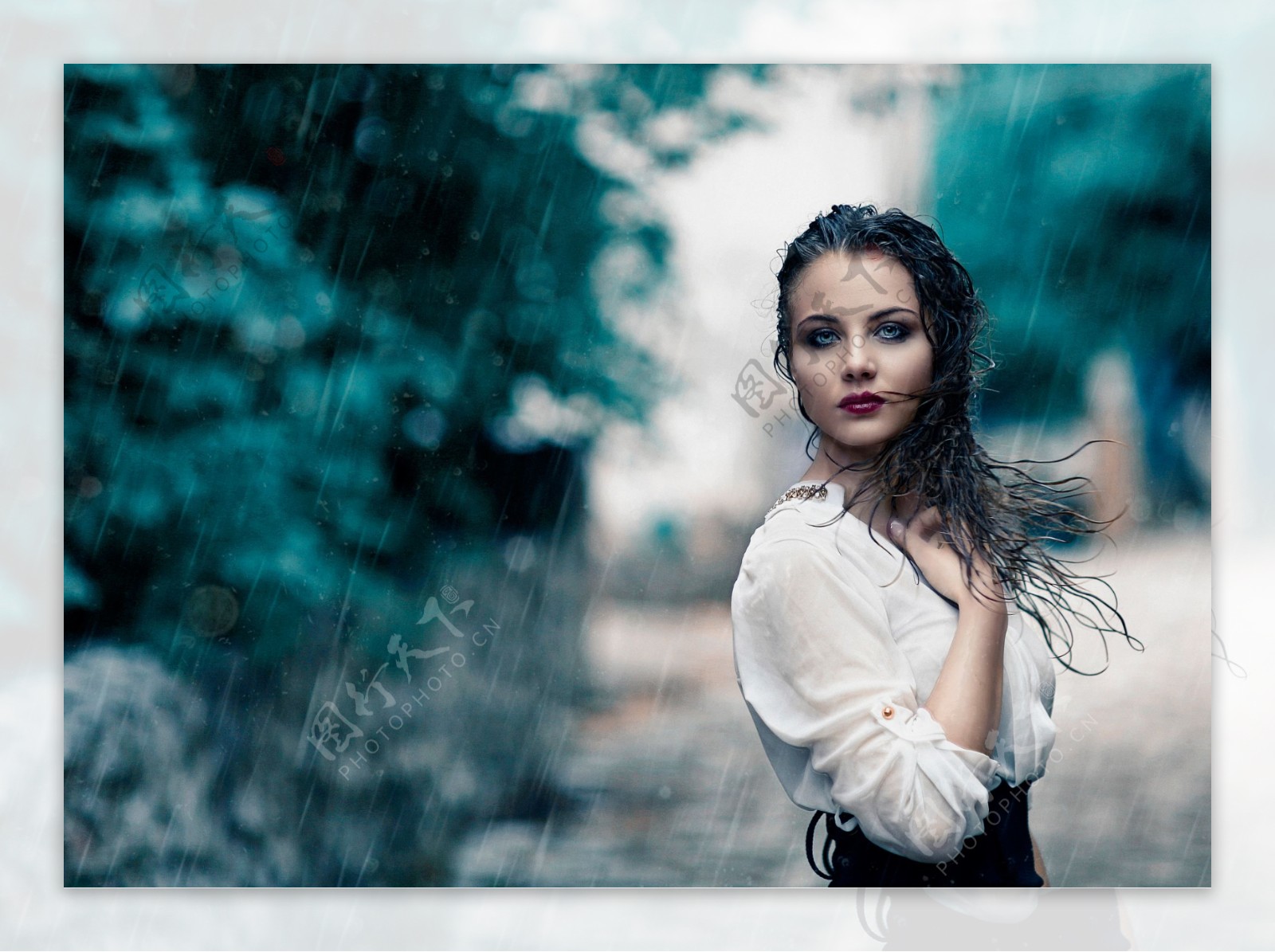 雨中美女图片素材-编号13702010-图行天下