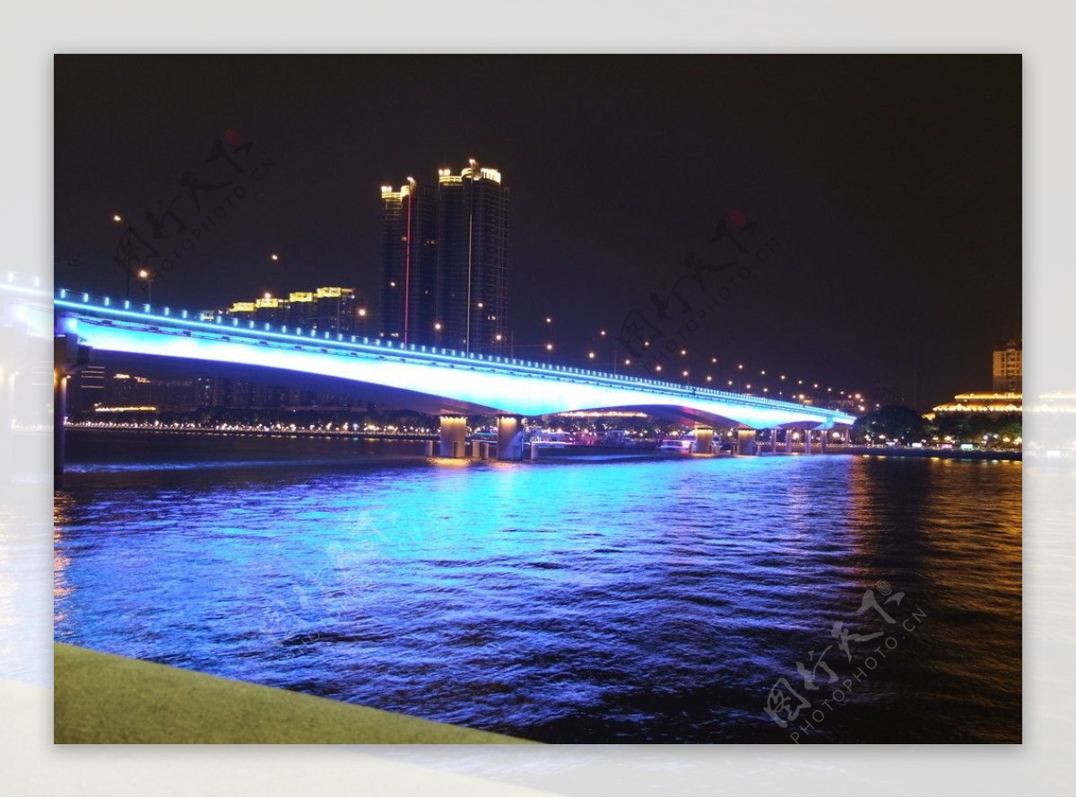 蓝色大桥图片