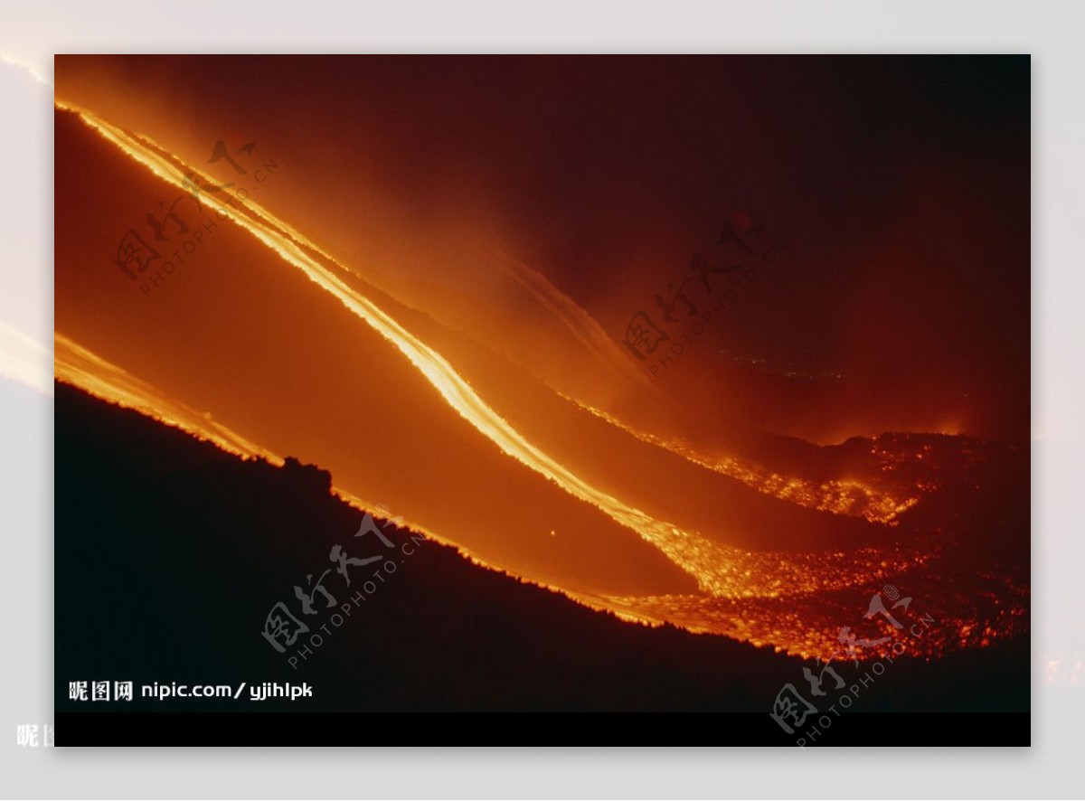 火山爆发图片