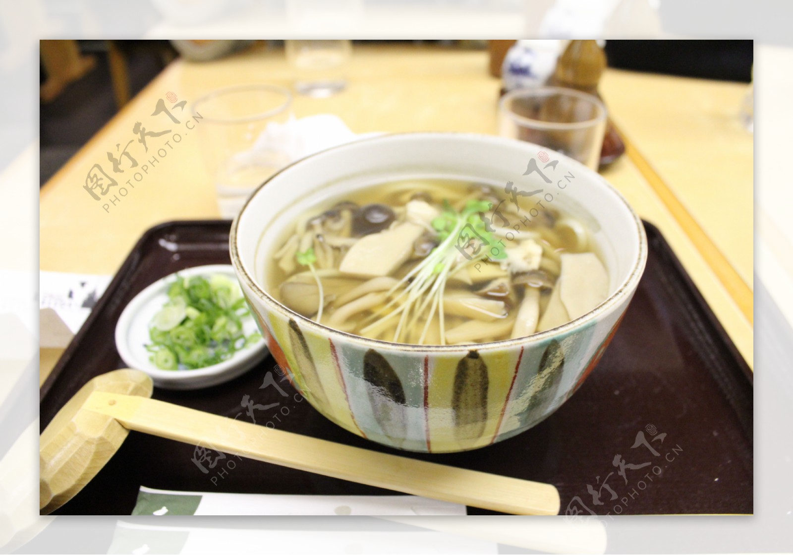 日本美食菌菇面图片