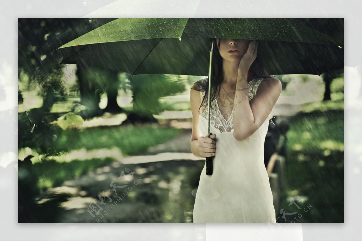 雨中美女图片素材-编号13556360-图行天下