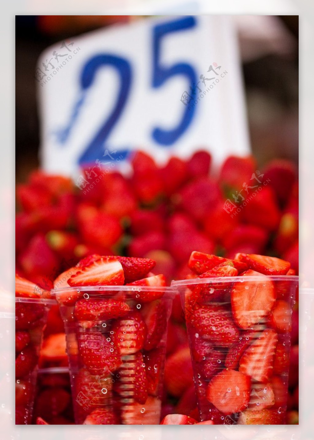 超市里草莓图片