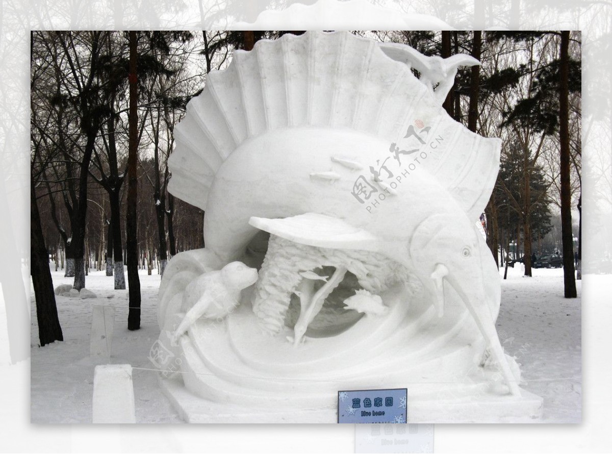 哈尔滨冰雪展雪雕飞鱼图片