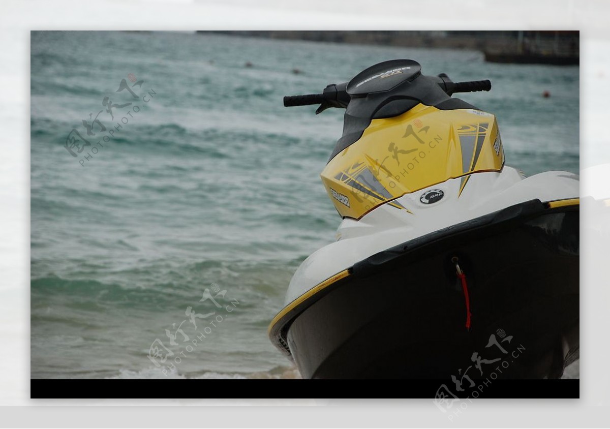 海边的摩托艇图片