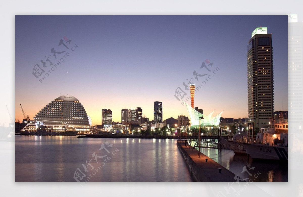 日本神户港黄昏图片