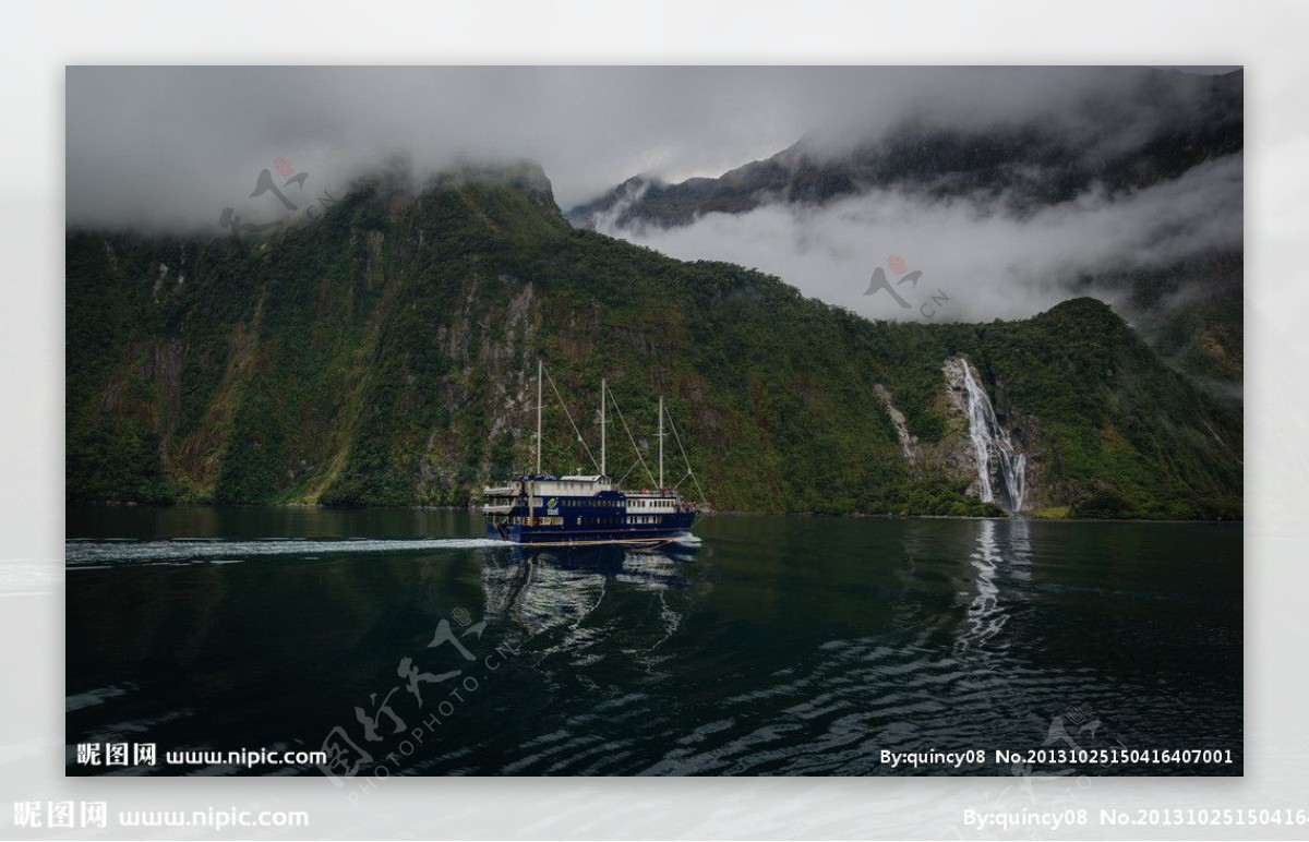新西兰山脉瀑布图片