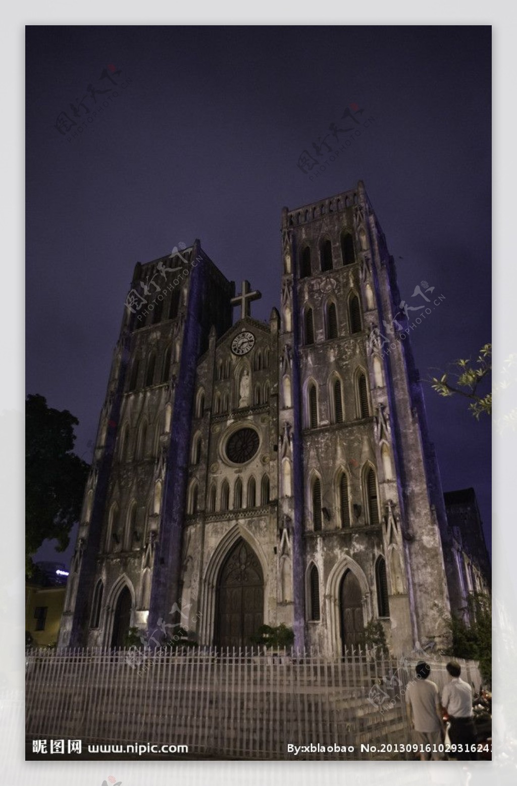 夜幕下的教堂图片