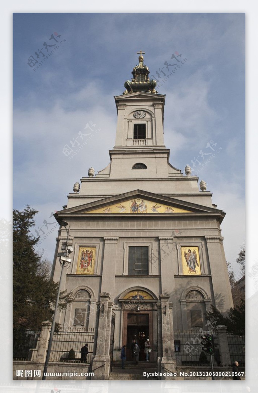 高耸的东正教堂图片