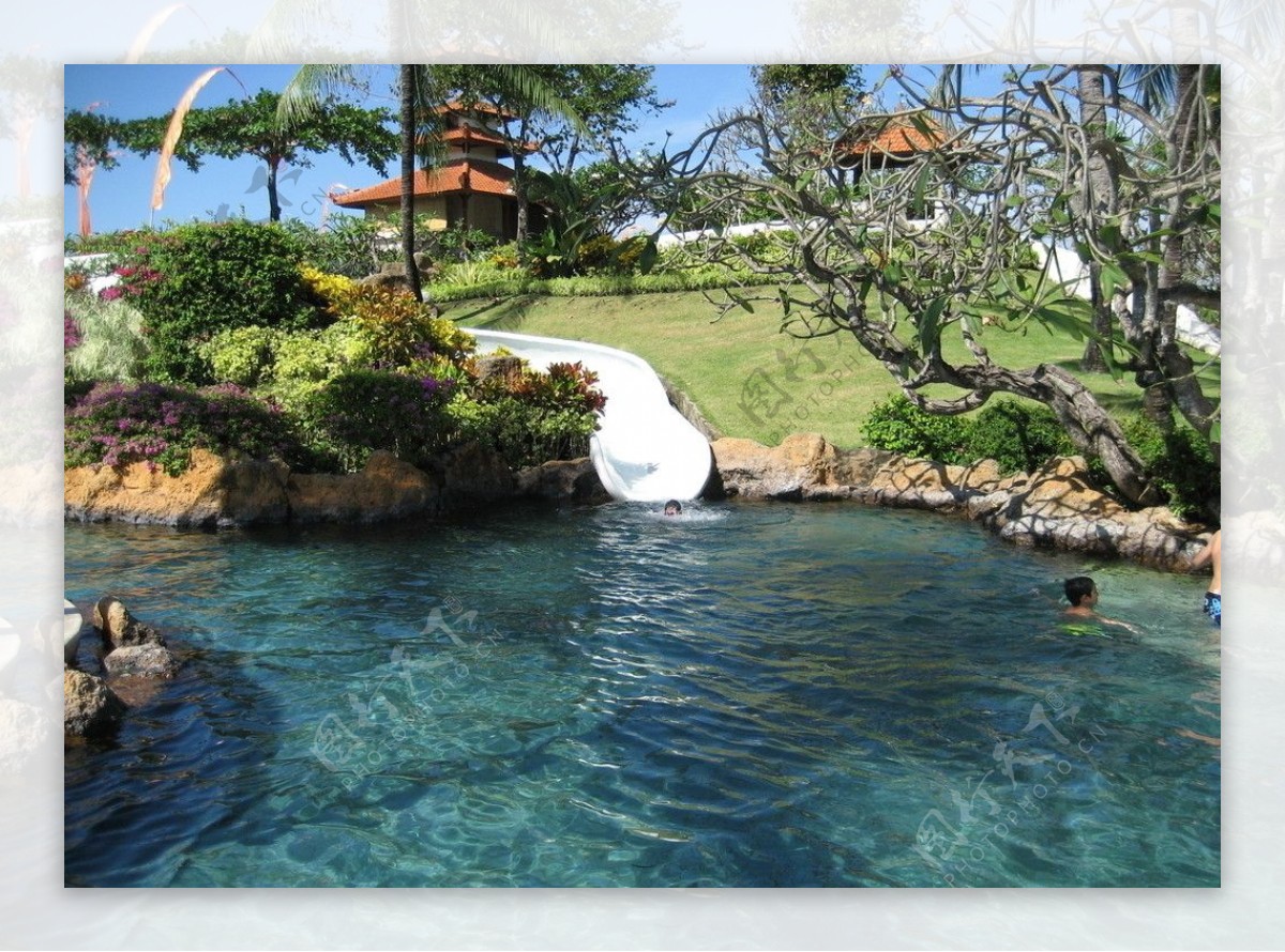 印尼峇厘岛河道式水游泳池图片