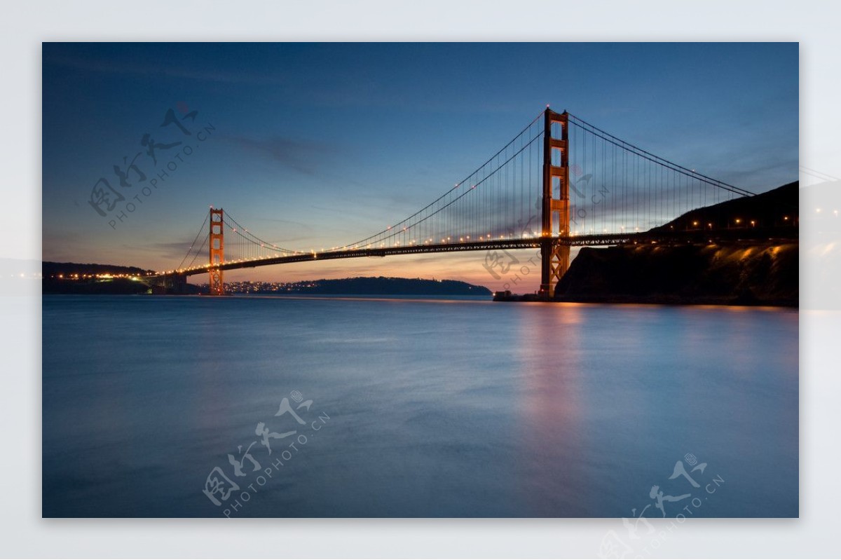 旧金山暮色下的金门大桥图片