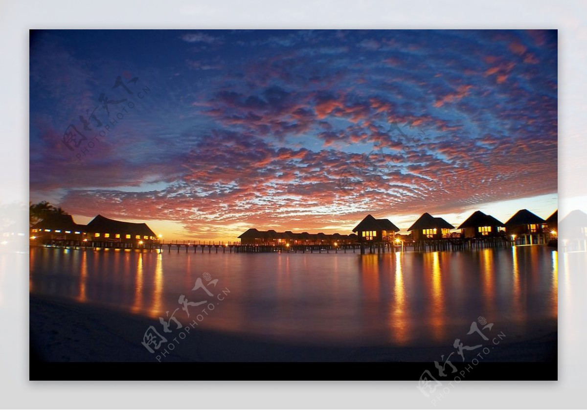 马尔代夫美露丽芙岛的晚霞图片