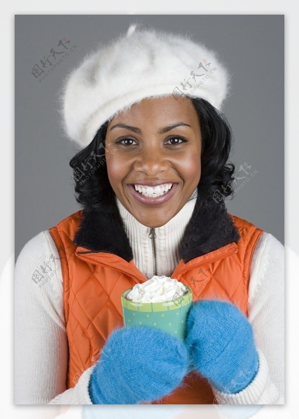 拿着奶油冰淇淋的女人图片