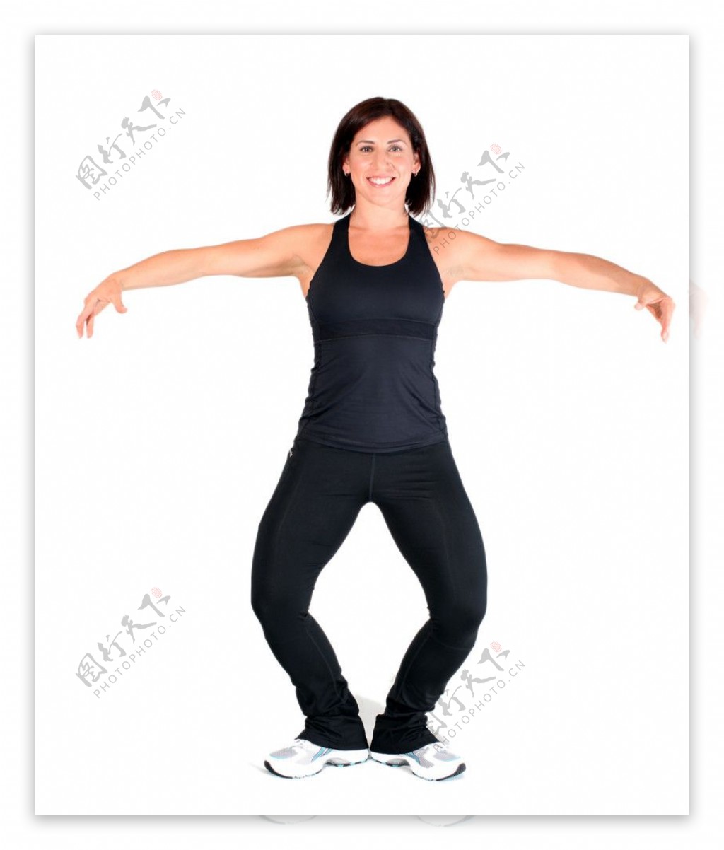 黑衣女性锻炼图片