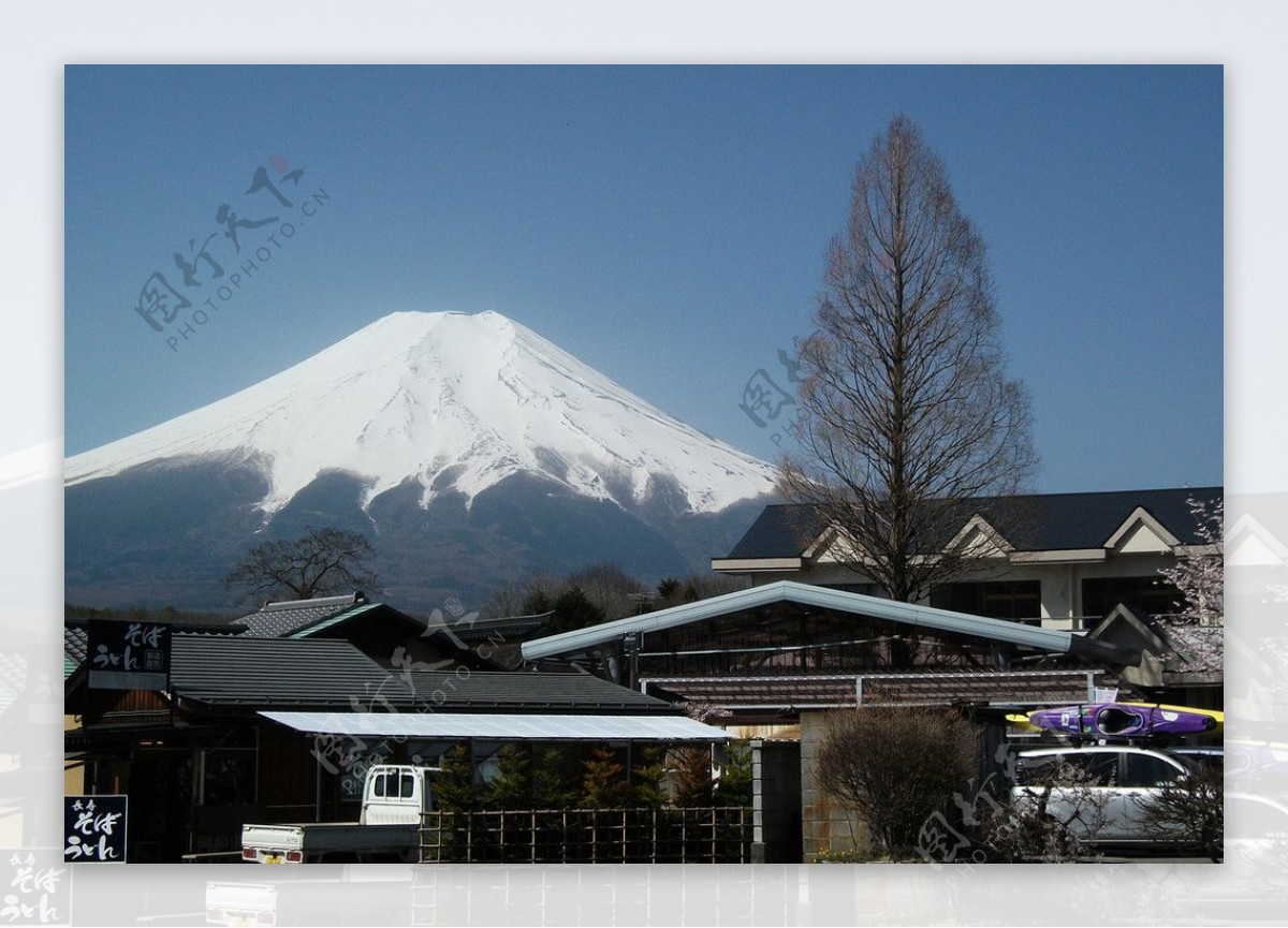 富士山下有人家图片