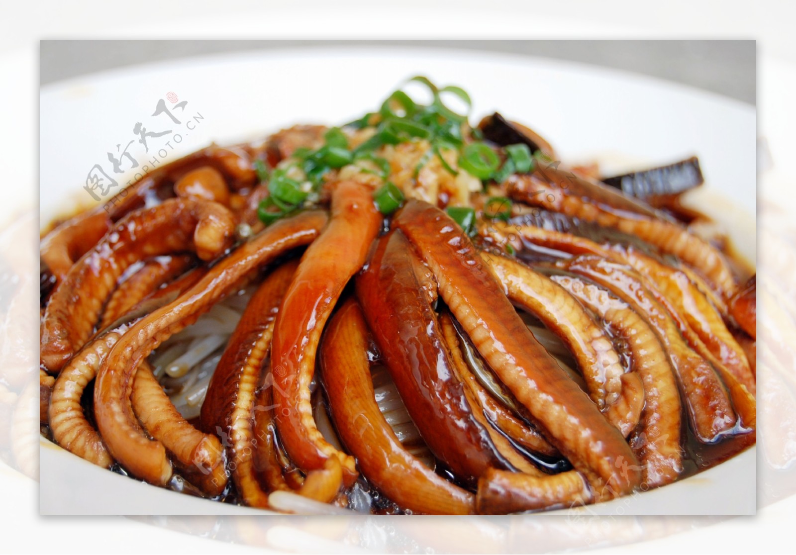 川菜大蒜烧鳝鱼最正宗的做法，色香味俱全，肉嫩味美，下酒又下饭_腥味