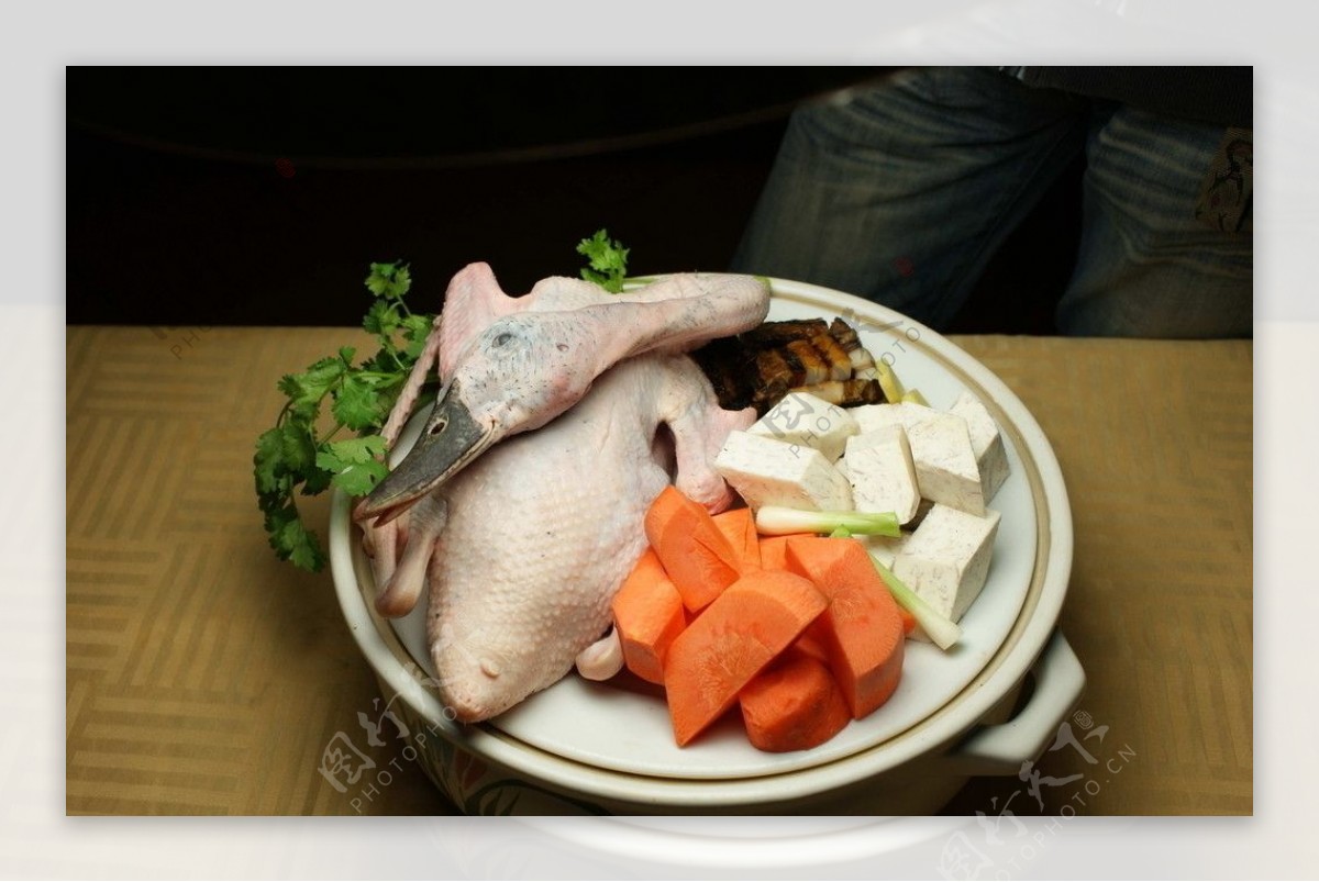 香芋腊肉炆青头鸭图片