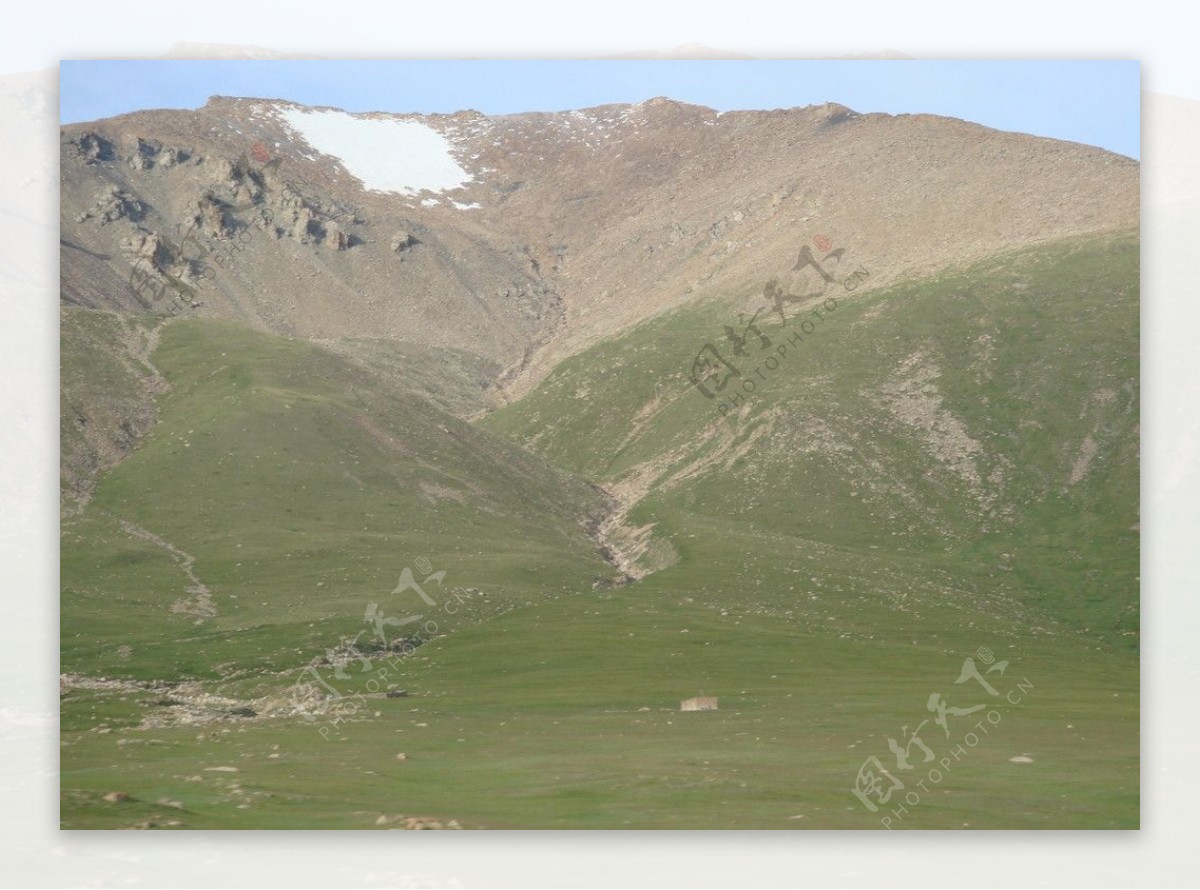 草原雪山图片