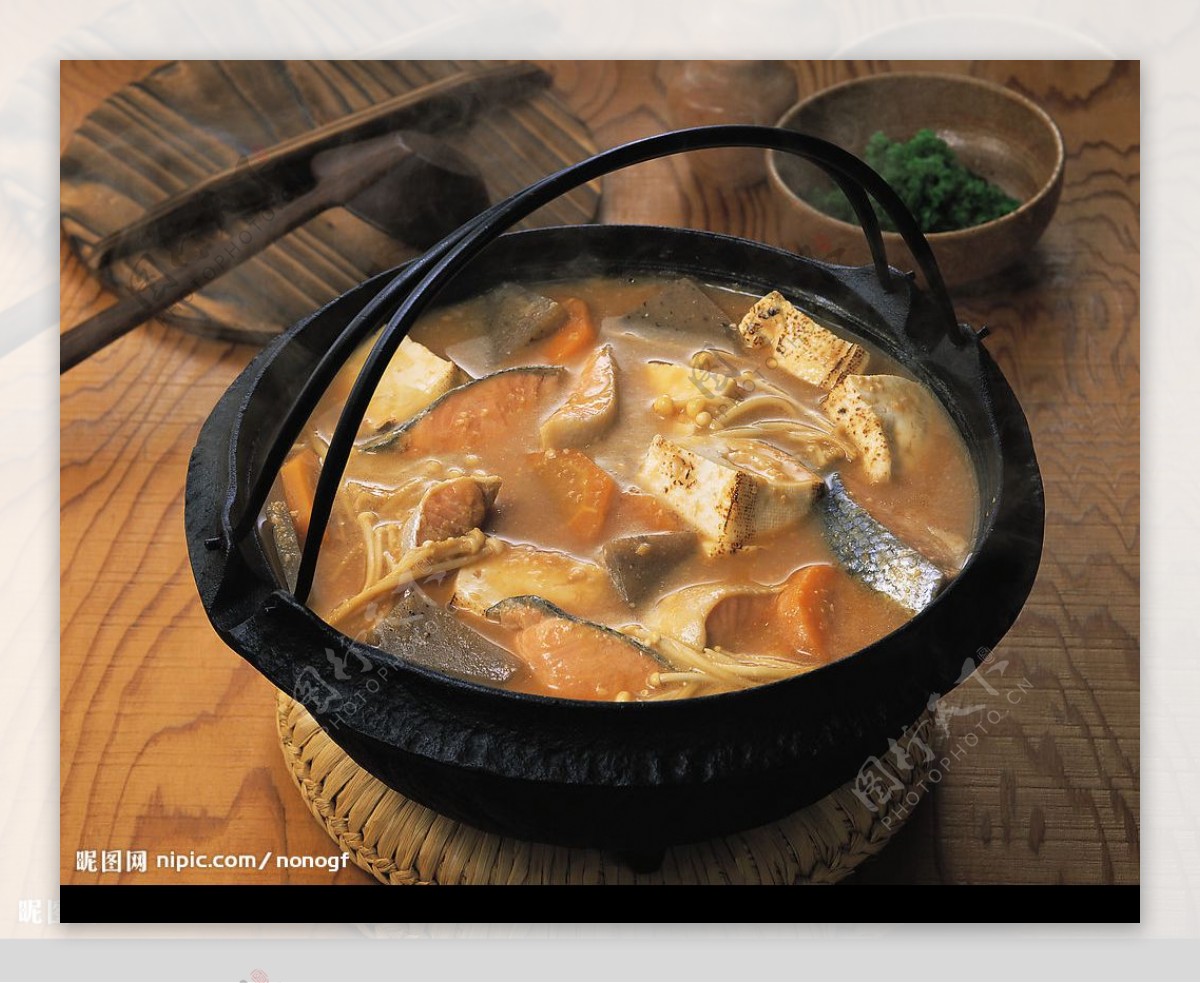 鲑鱼豆腐锅图片