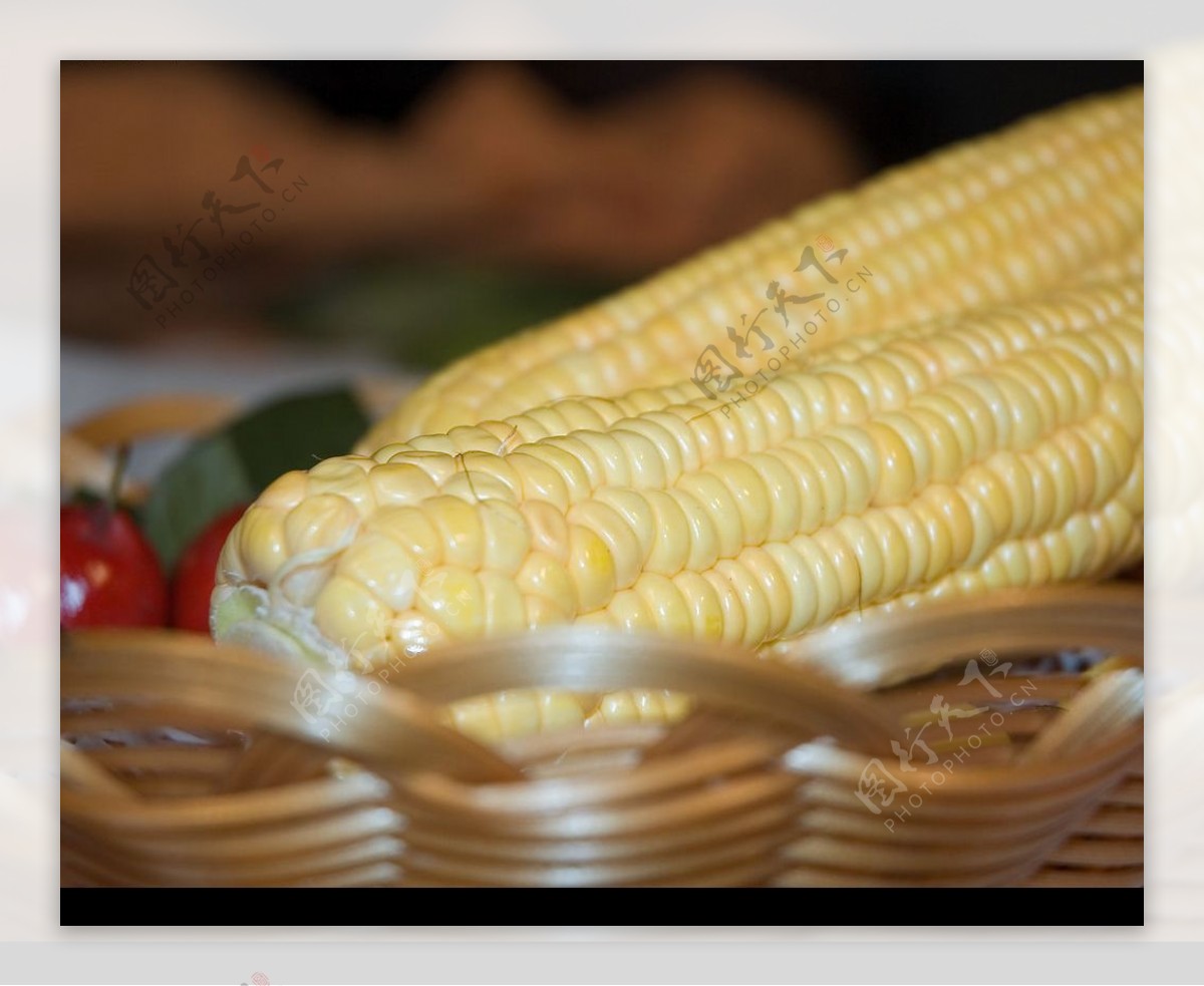 美食烧烤玉米图片