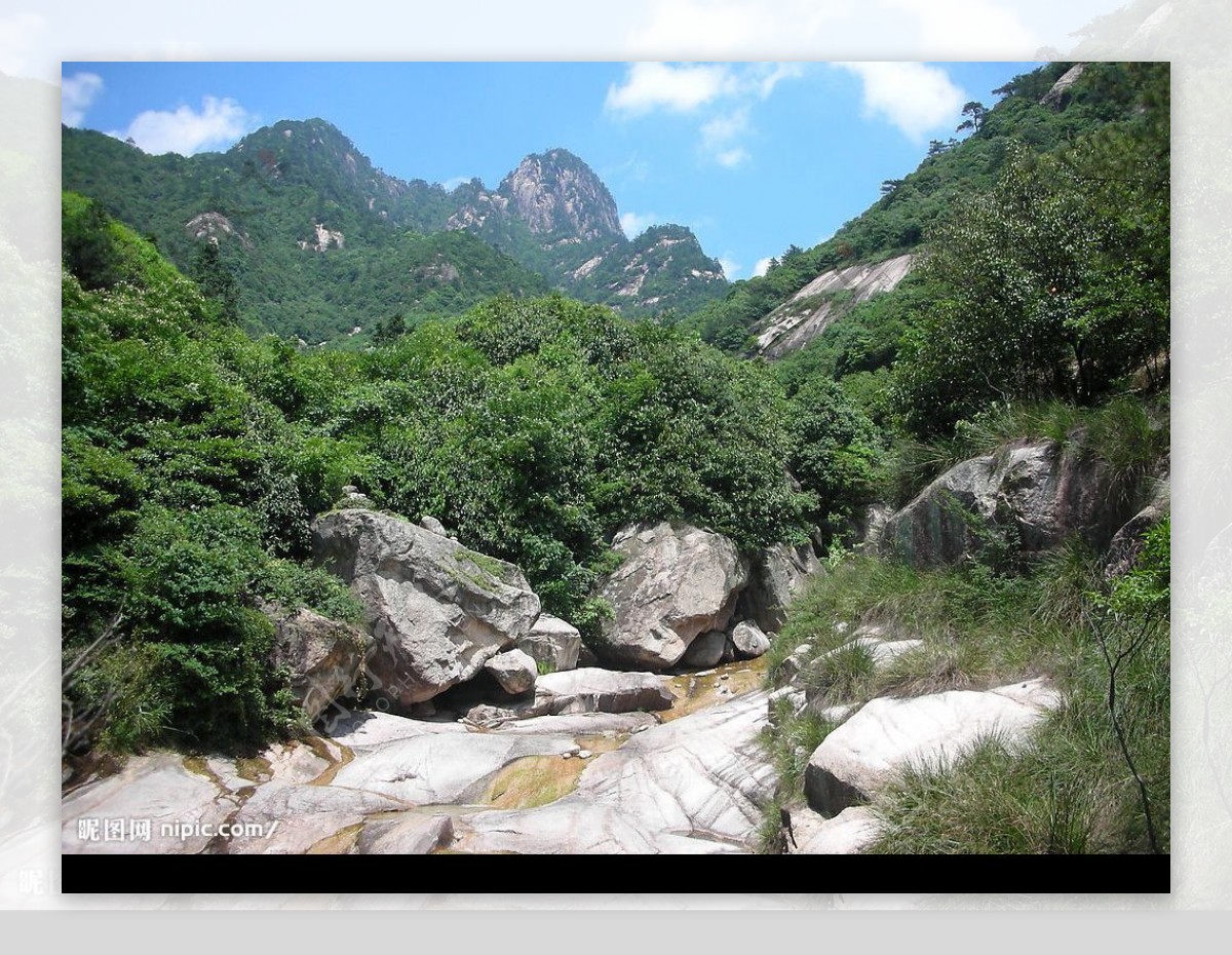 旅游摄影自然风景高山绿树大石流水图片