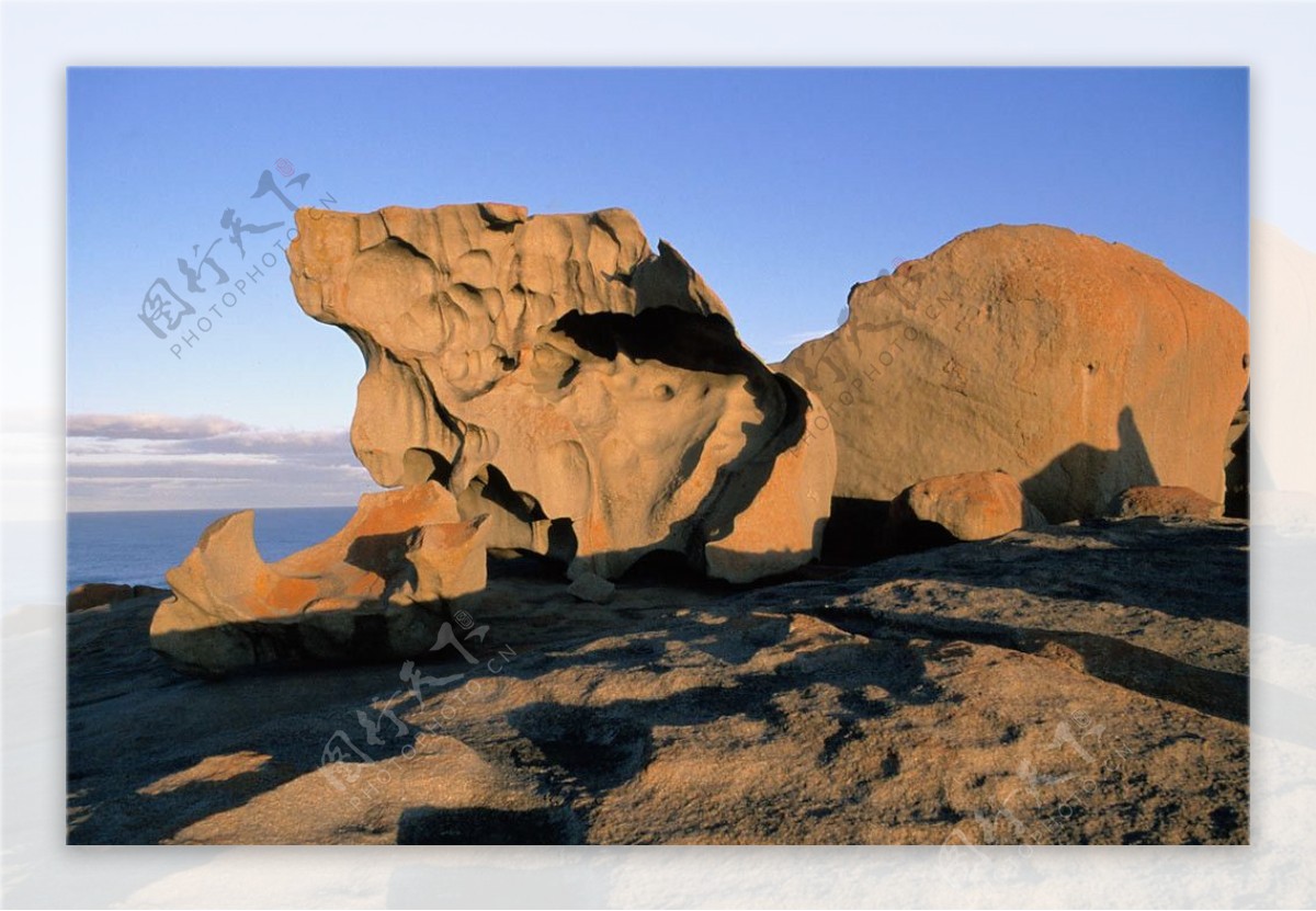 怪石嶙峋沙漠图片